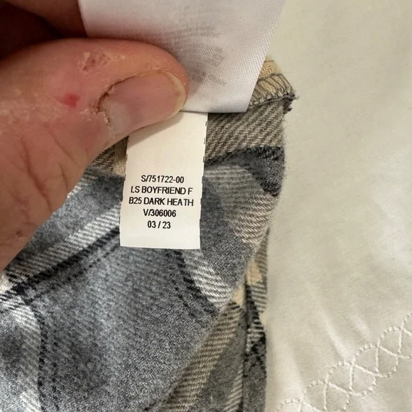 NEW Old Navy Women's Gray/Beige Plaid Boyfriend Button Up‎ Shirt Medium Chore - Picture 9 of 14